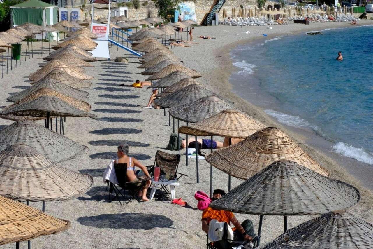 Kıyılarla İlgili Yeni Düzenleme Yürürlüğe Girdi: Gözler Şezlong Kiralayan Plajlarda 3